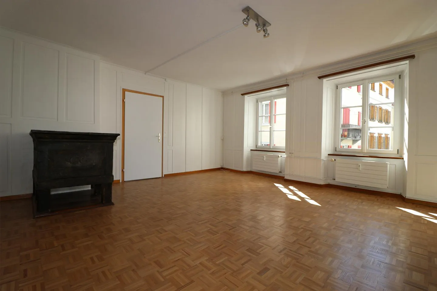 Large apartment in the old town with new kitchen and bathroom - Photo 4 of 19