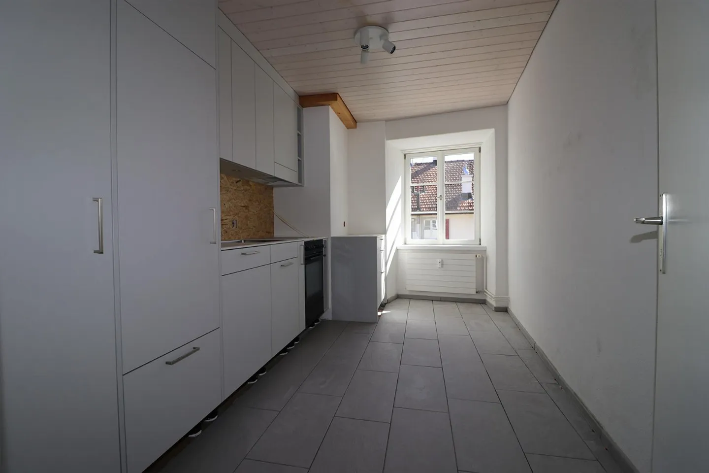 Large apartment in the old town with new kitchen and bathroom - Photo 8 of 19