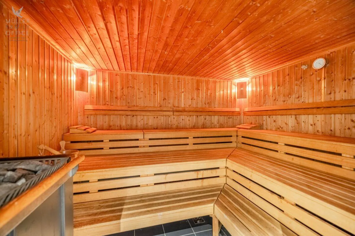 Charmante 2 1/2 Zimmer-Wohnung mit atemberaubendem Panoramablick in... - Foto 10 von 13