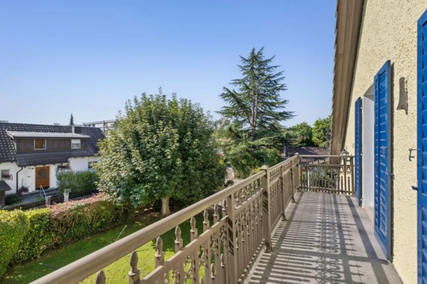 Casa unifamiliare di 8 stanze con grande giardino a Suhr in vendita - Foto 1 di 7