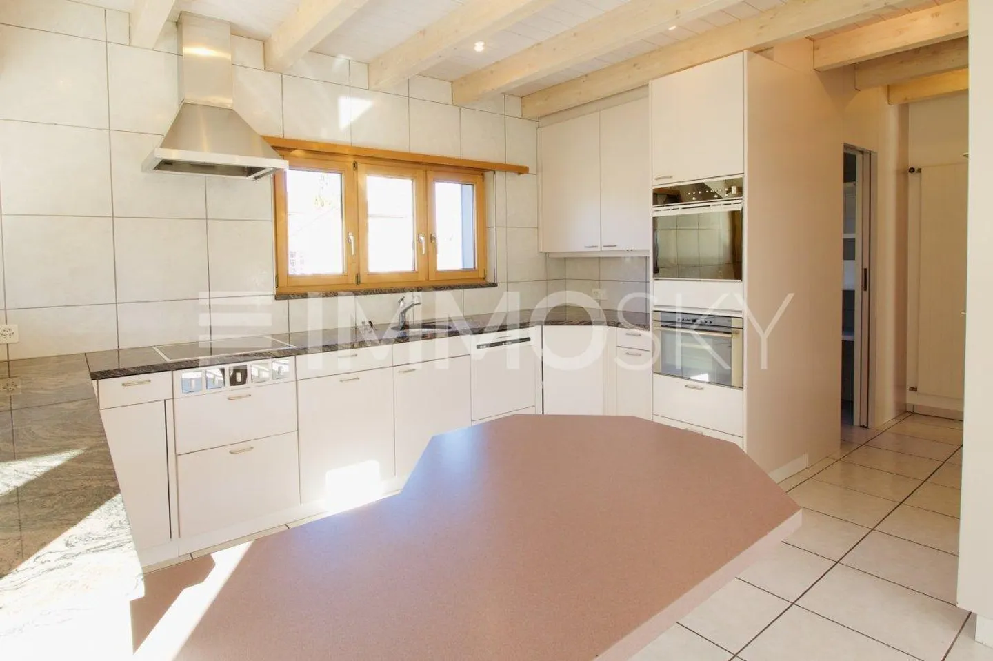 Bright and spacious living in a quiet environment - Photo 4 of 5