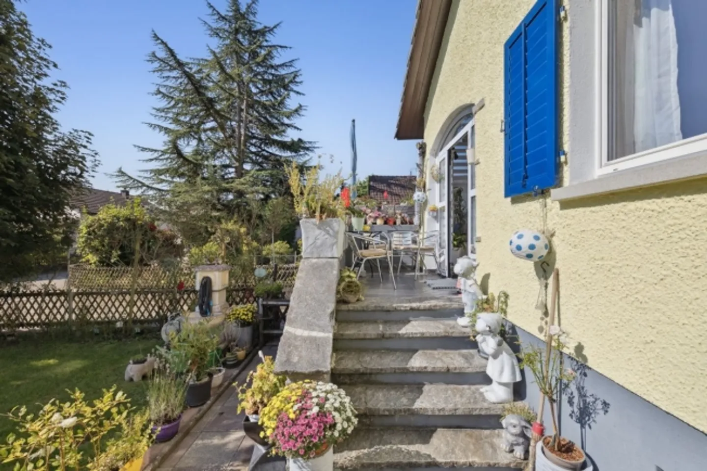 Casa unifamiliare di 8 stanze con grande giardino a Suhr in vendita - Foto 2 di 7