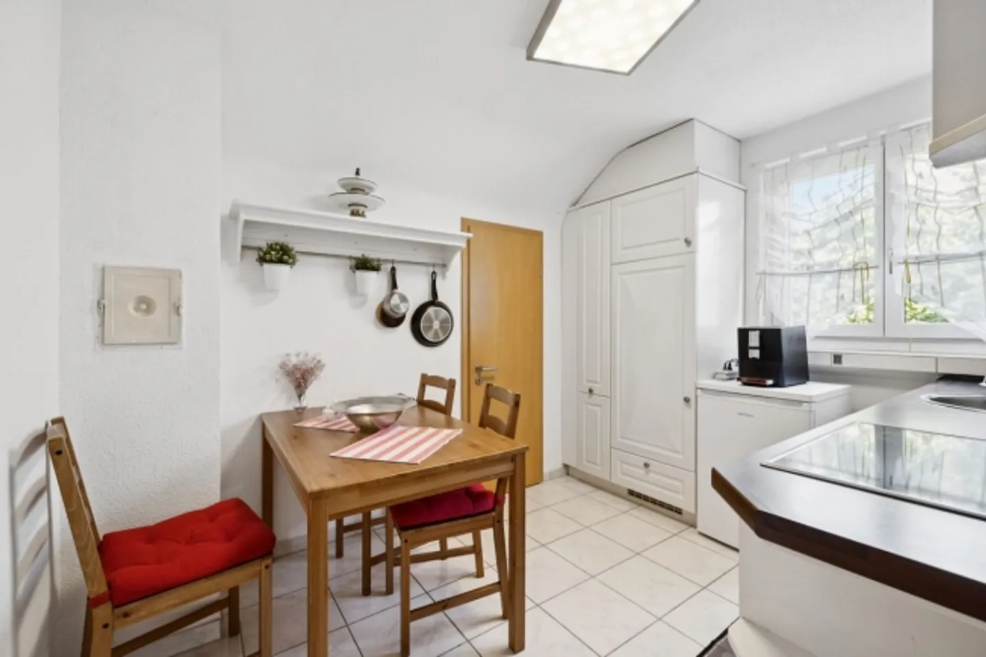 Casa unifamiliare di 8 stanze con grande giardino a Suhr in vendita - Foto 4 di 7