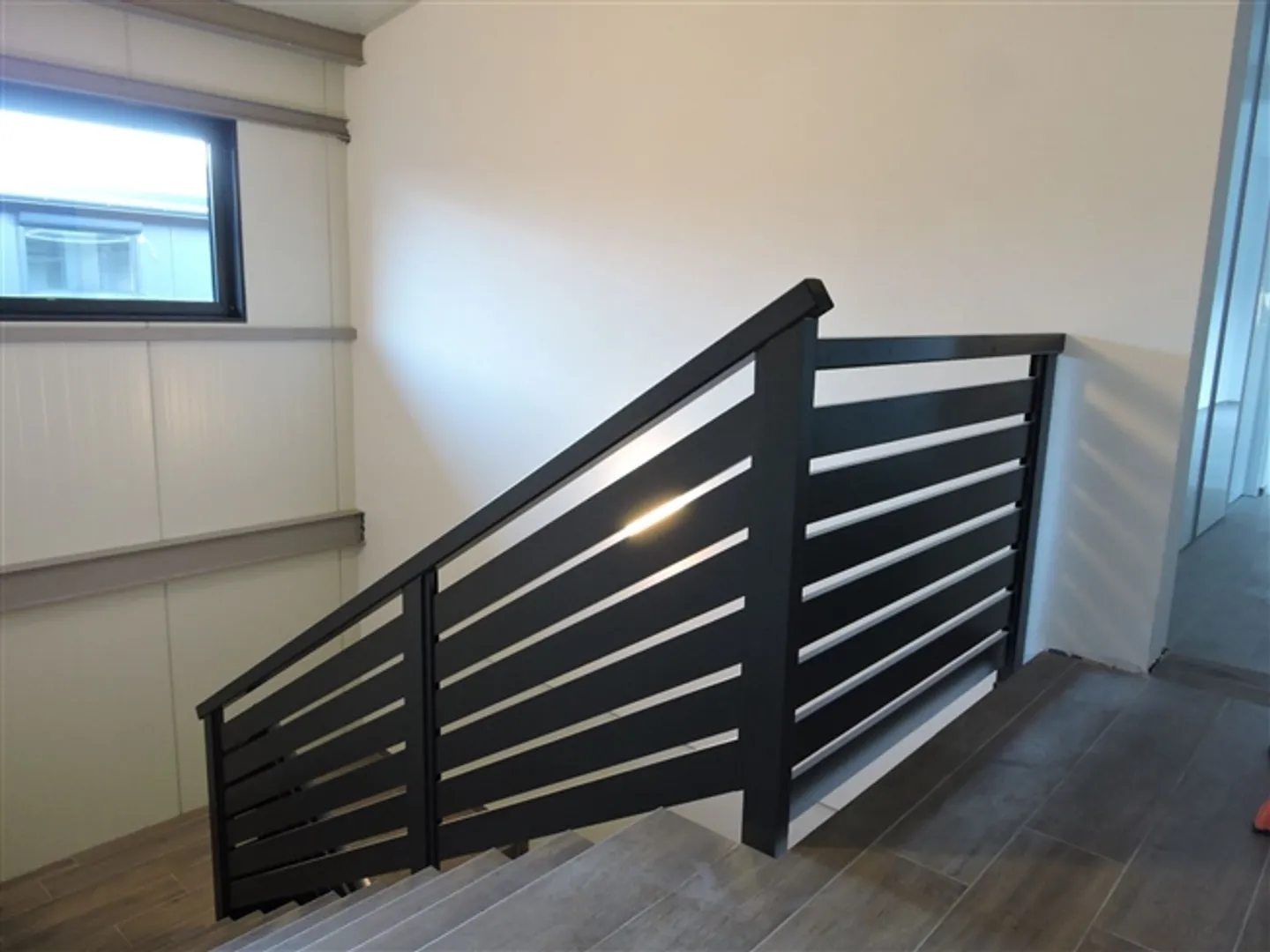 IN AFFITTO - SPAZIO COMMERCIALE DI 25 M² Ideale per l'auto-imprenditorialità - Foto 2 di 3