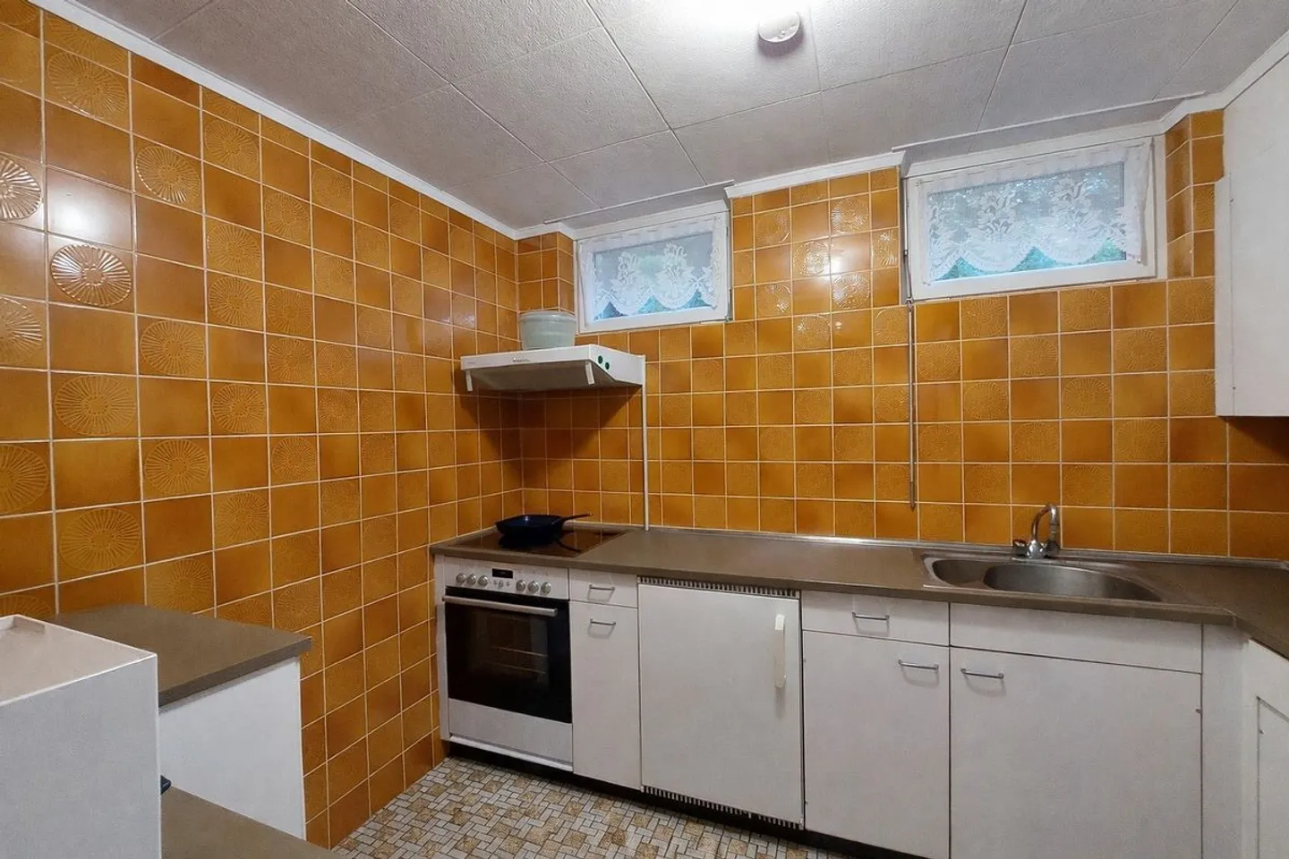 Bella villa indipendente con due appartamenti separati e due garage - Foto 12 di 13