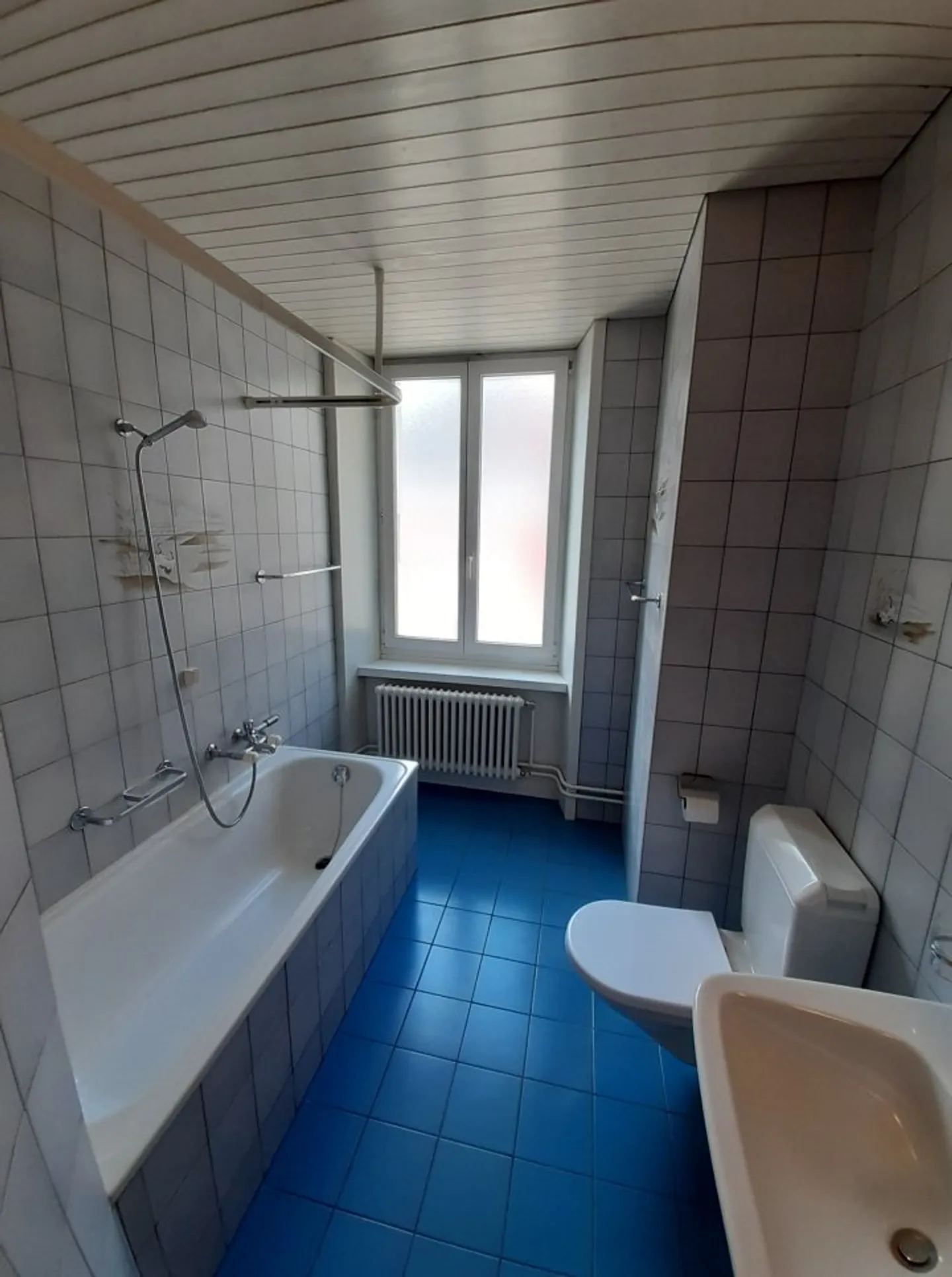 05704 - 2-room apartment - Rue de Bel-Air 14 - La Chaux-de-Fonds - Photo 3 of 3