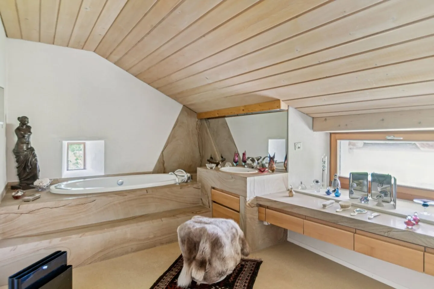 Magnificent renovated farmhouse. Entered into the history of watchmaking - Photo 26 of 31