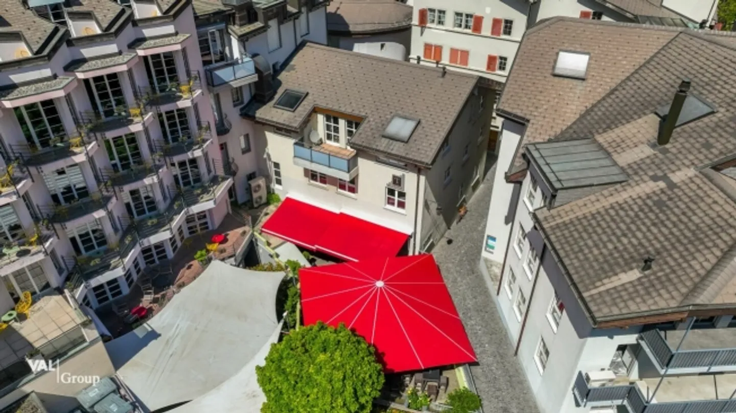 Studio attrayant, meublé avec un flair urbain et un emplacement central optimal - Photo 10 sur 15