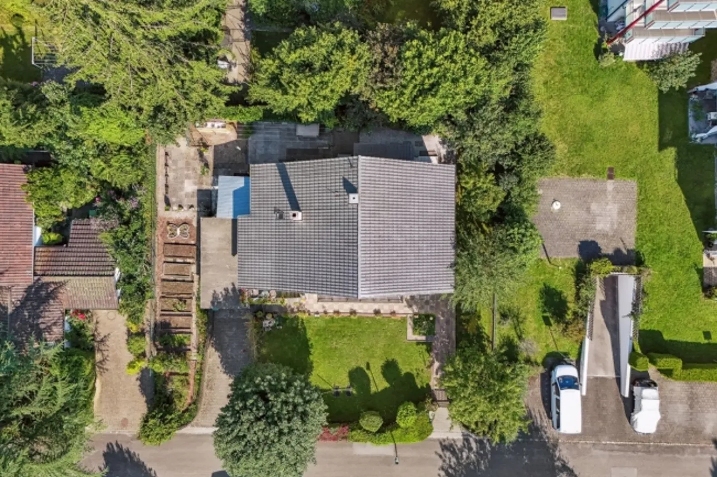 Casa unifamiliare di 8 stanze con grande giardino a Suhr in vendita - Foto 7 di 7