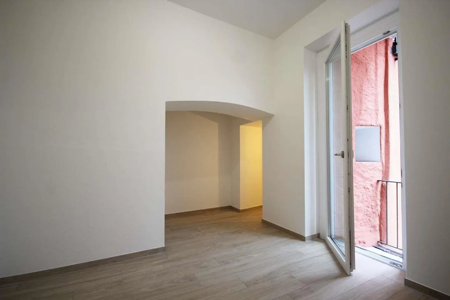 Appartamento ristrutturato con vista aperta - Foto 5 di 7