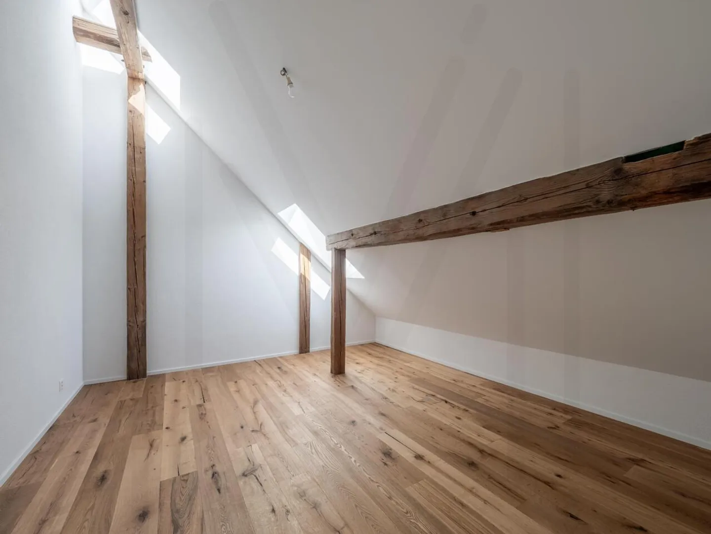 GRANDE CHAMBRE 3,5 AVEC BEAUCOUP DE CARACTÈRE - Photo 9 sur 10
