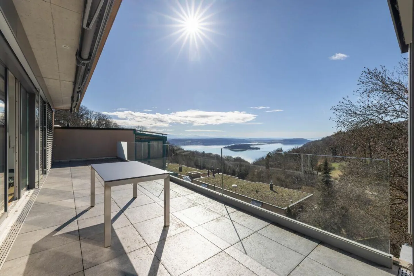 Appartement penthouse exclusif dans un emplacement privilégié avec vue imprenable sur la montagne et le lac... - Photo 2 sur 13