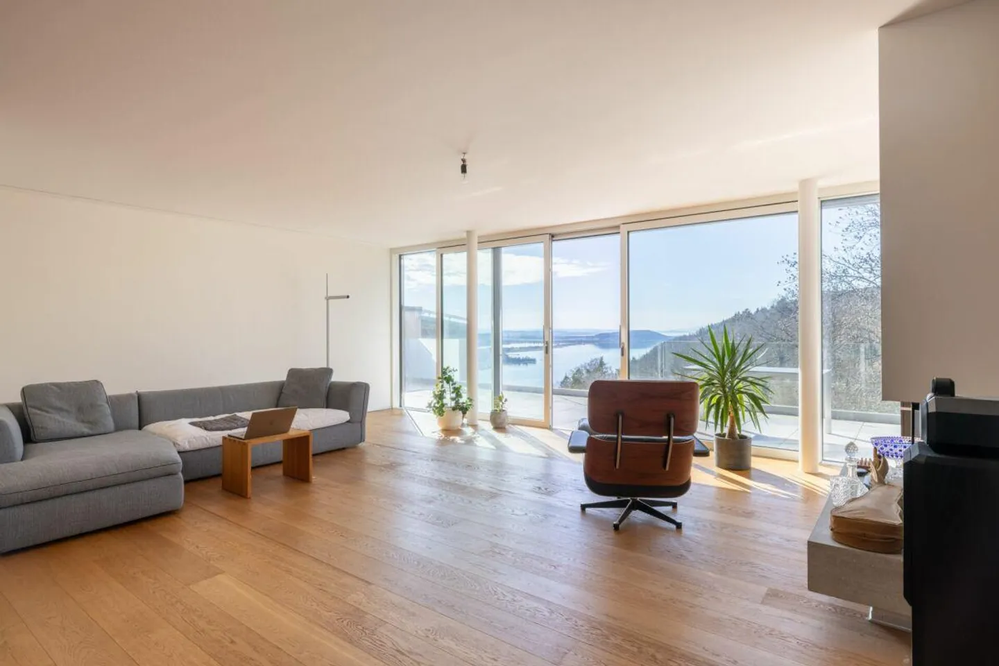 Appartement penthouse exclusif dans un emplacement privilégié avec vue imprenable sur la montagne et le lac... - Photo 3 sur 13