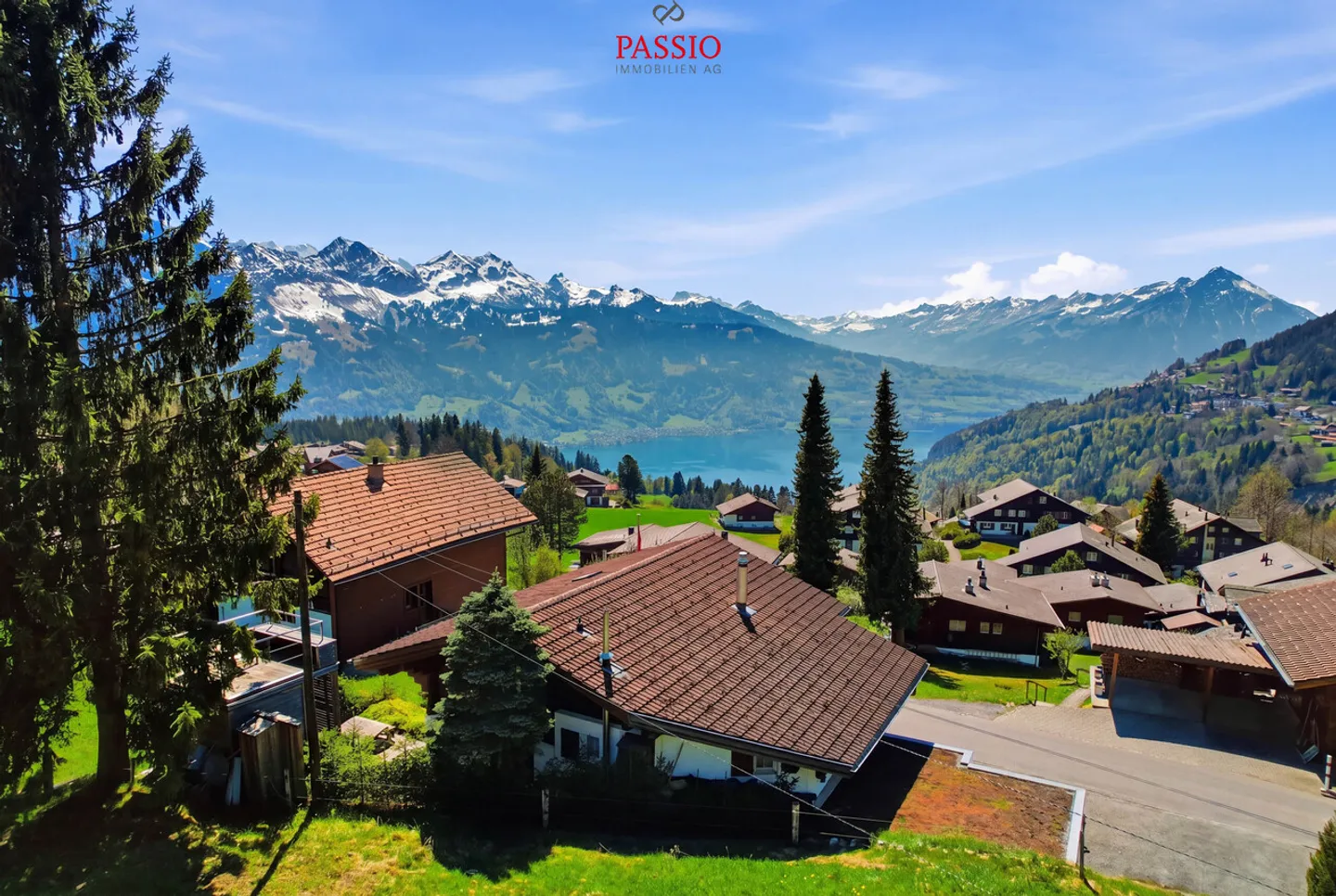 Chalet Charmant avec Vue sur le Lac - Photo 1 sur 48