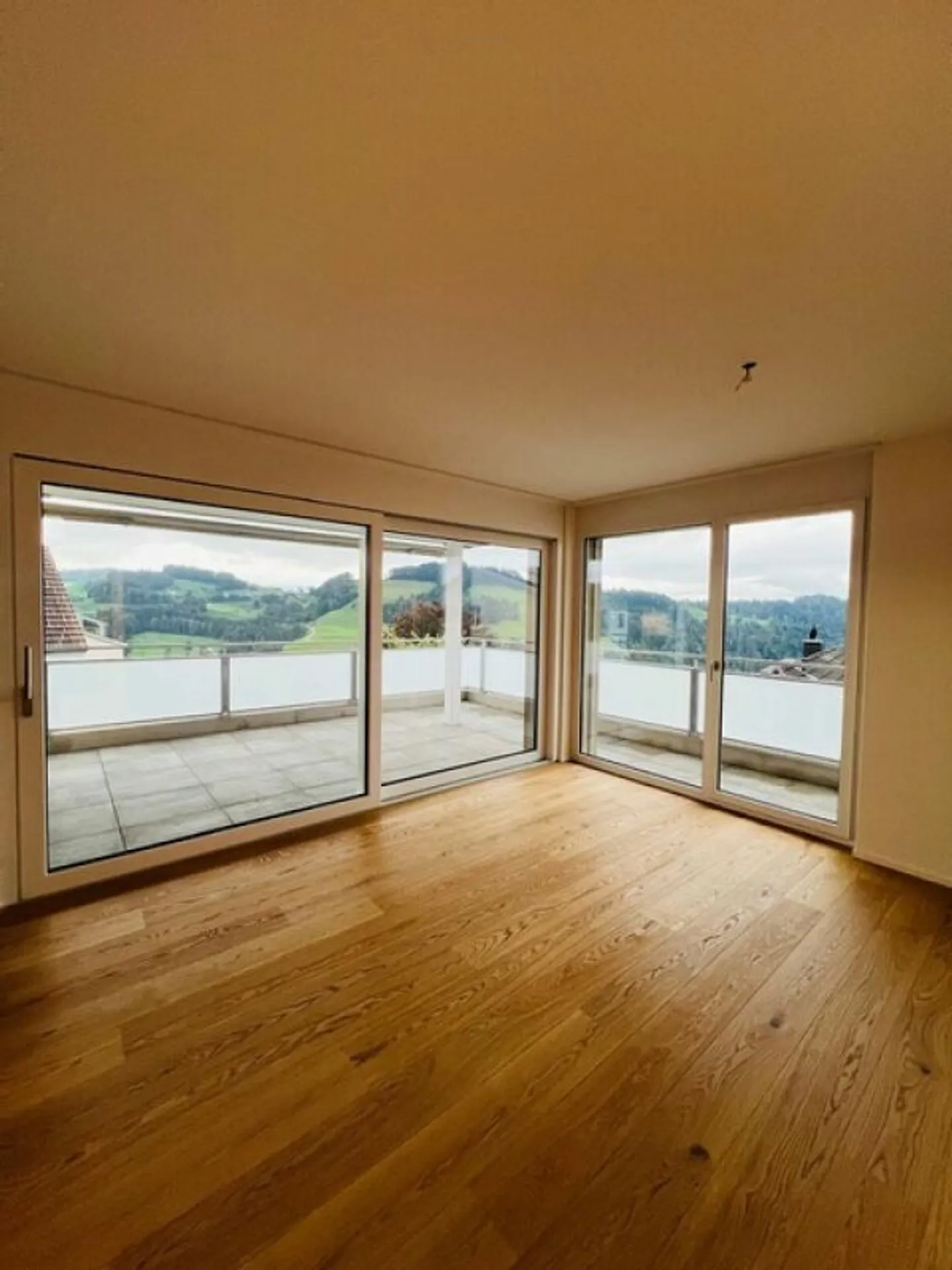 Exklusive 4.5 Zimmer Neubauwohnung - Foto 7 von 14