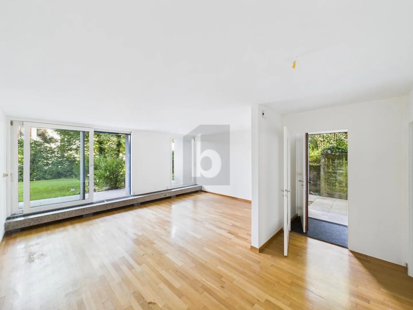 BRIGHT APARTMENT WITH NEW KITCHEN AND PRIVATE GARDEN SEATING - Photo 1 of 6