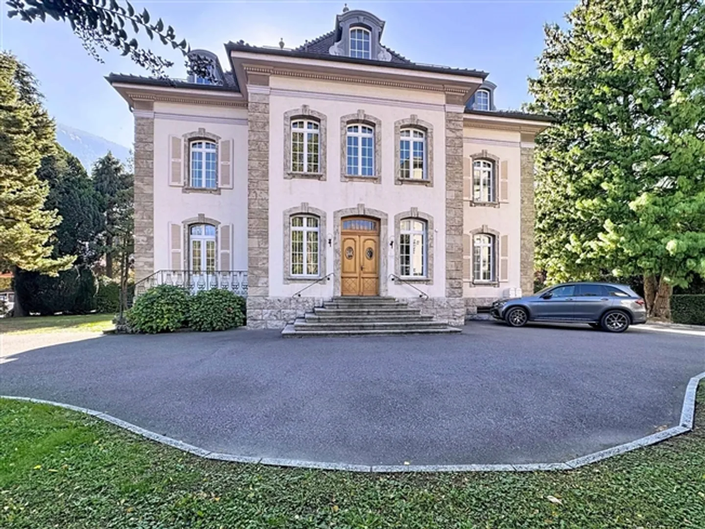 Prestige House in a Desirable Neighborhood - Photo 10 of 13