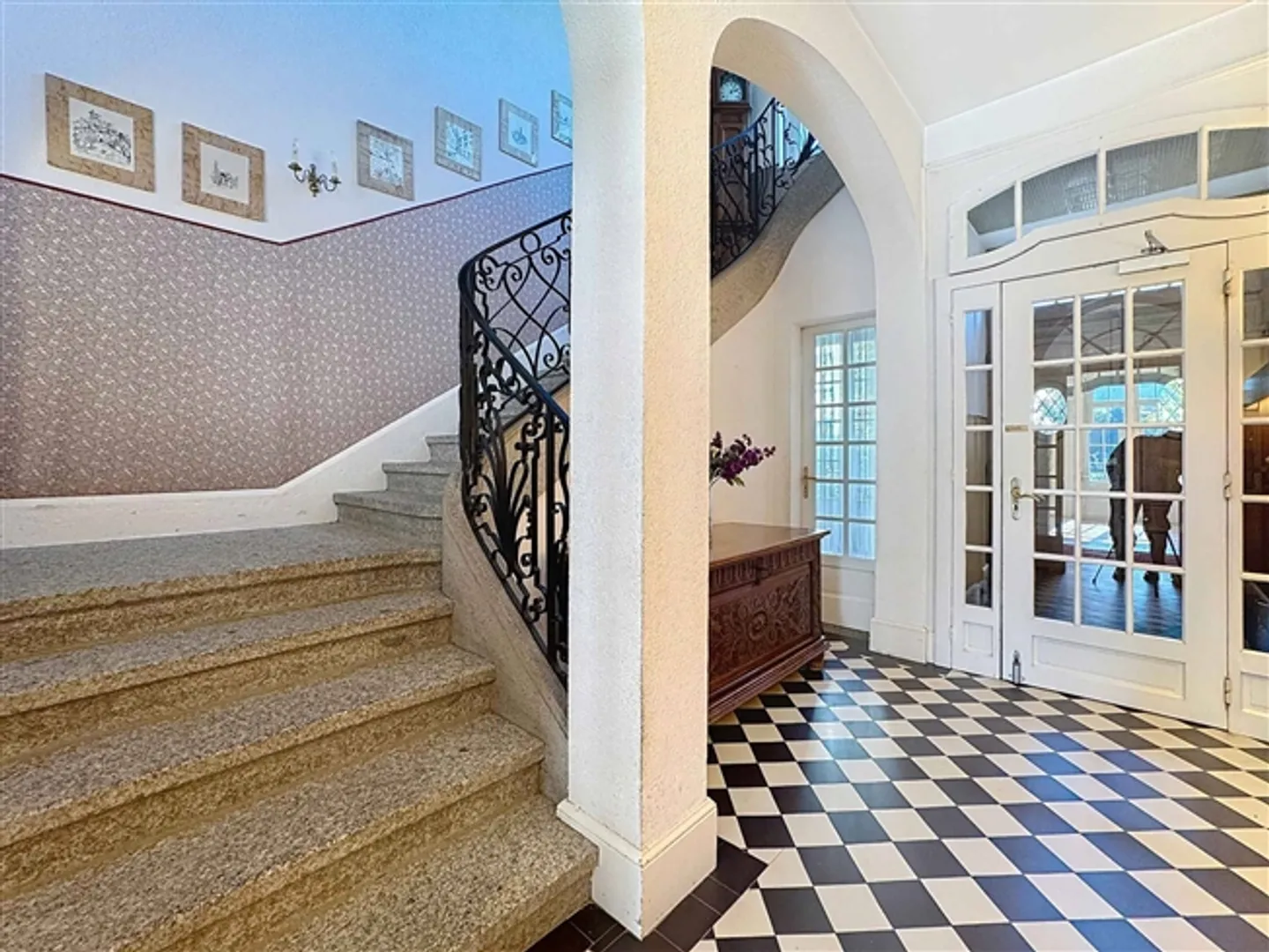 Prestige House in a Desirable Neighborhood - Photo 12 of 13