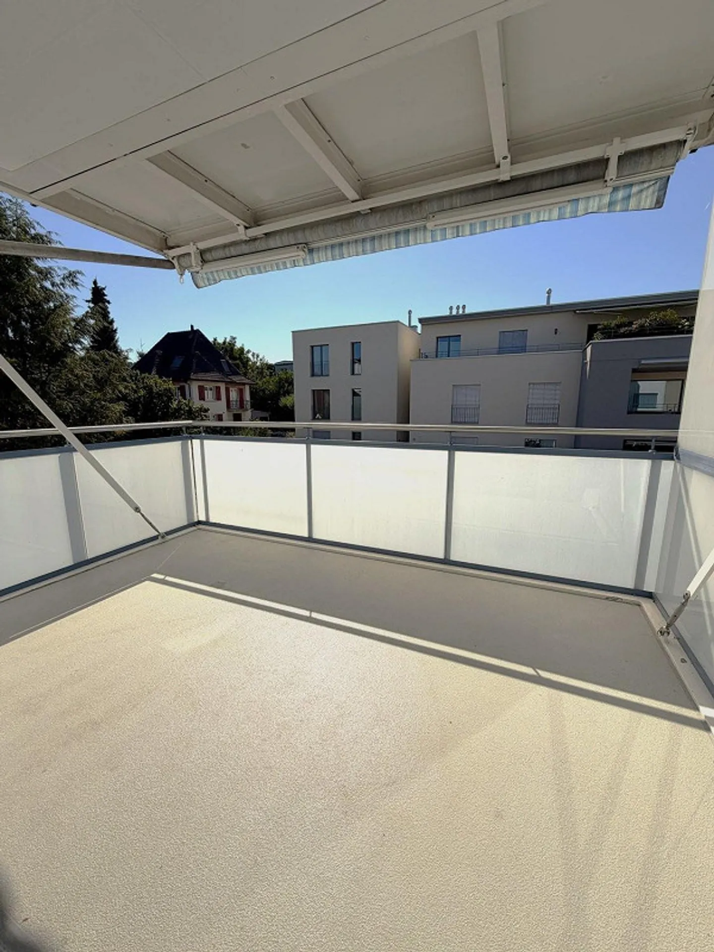 Schöne, renovierte 4-Zimmer-Wohnung an zentraler Lage - Photo 1 of 7