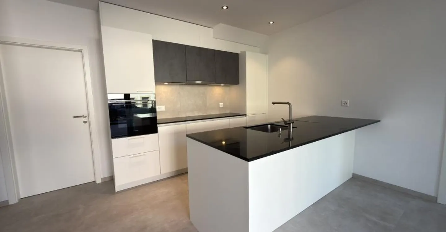Appartement Charmant avec Terrasse - Photo 2 sur 8