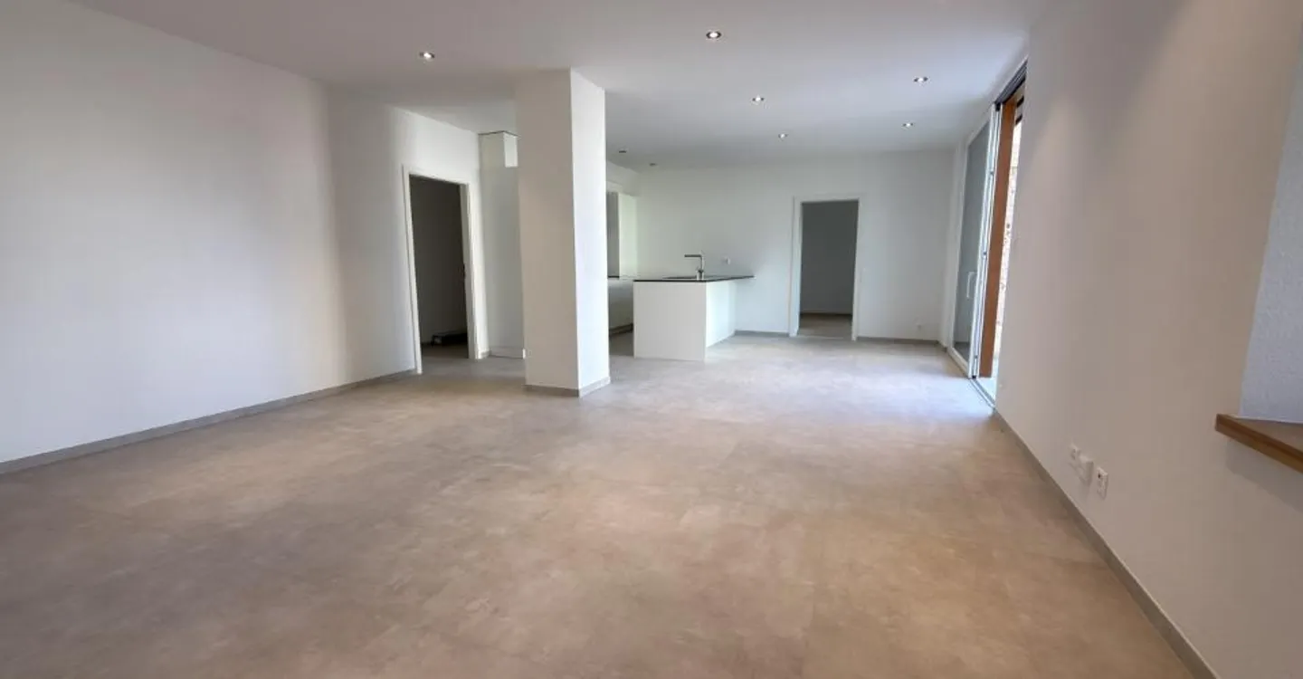 Appartement Charmant avec Terrasse - Photo 3 sur 8