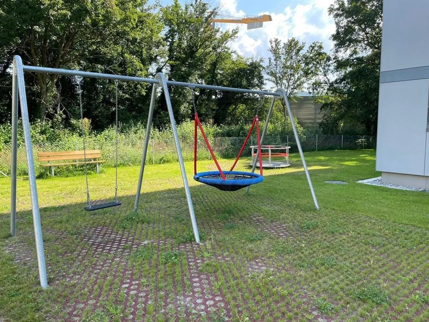 Appartement moderne de 2 pièces dans un emplacement peu familial à Aesch - Photo 3 sur 8