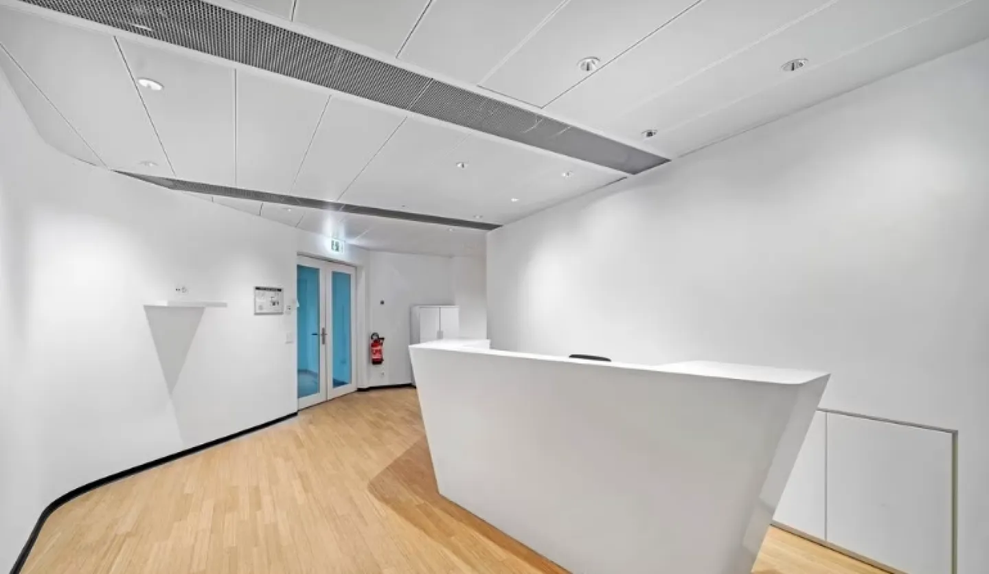 Spazio ufficio luminoso e immediatamente disponibile - Foto 1 di 7