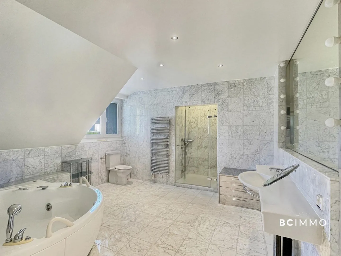 Villa di lusso con piscina interna - Foto 7 di 10