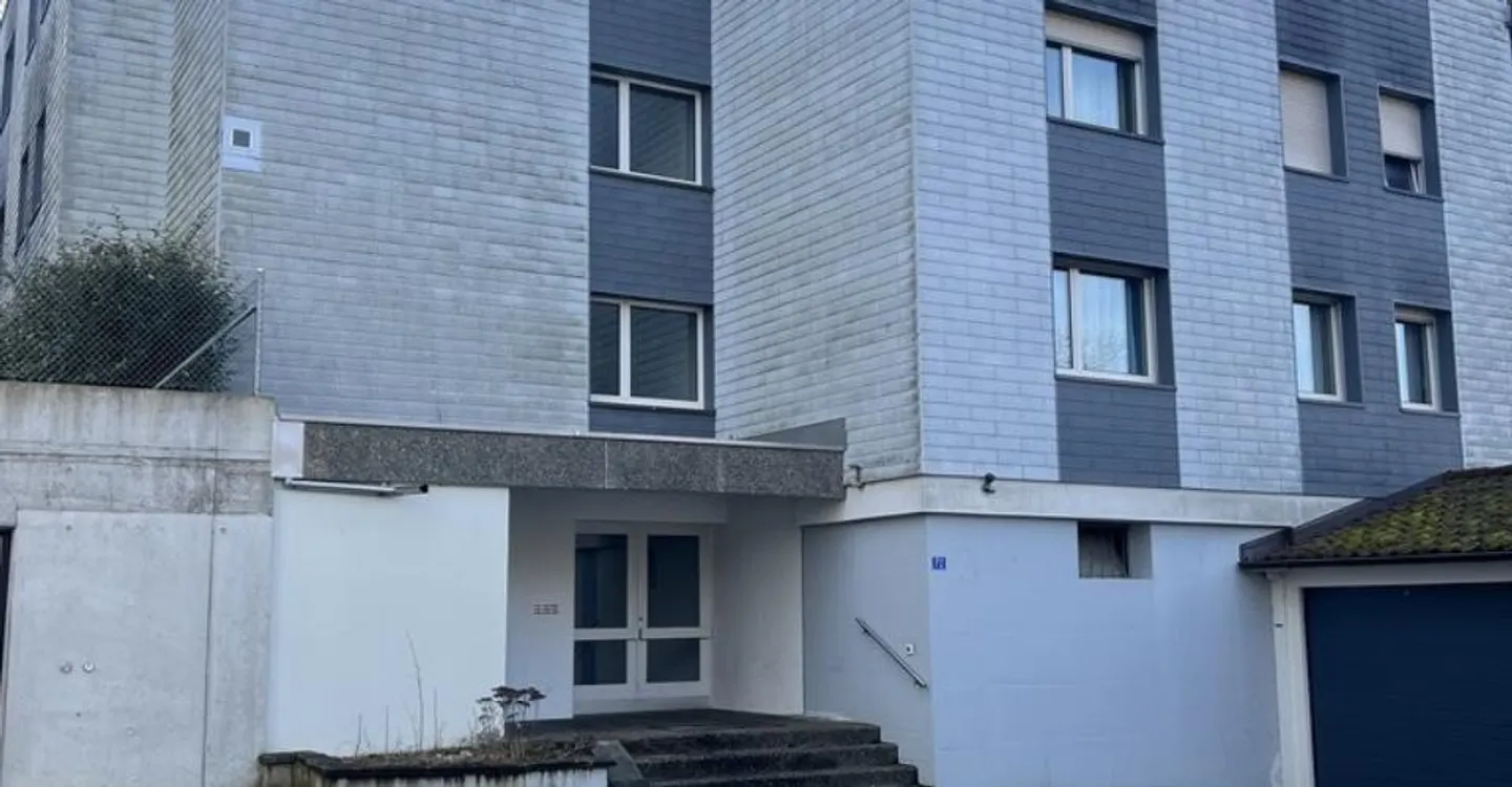 Appartamento di 4,5 locali al piano terra a Kerzers - Foto 1 di 7