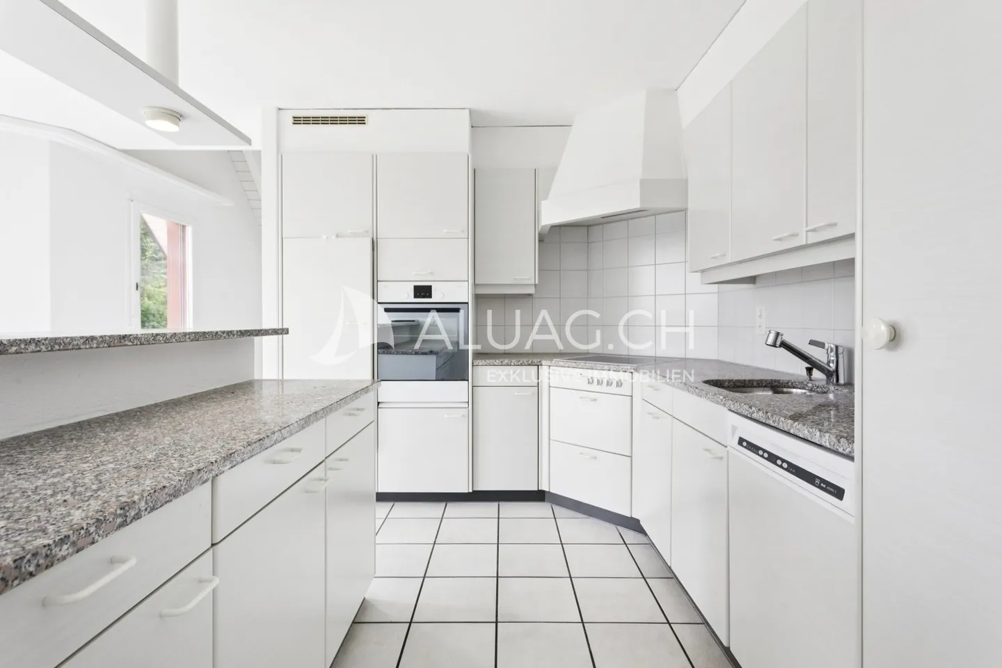 DUPLEX RENTAL APARTMENT IN A QUIET NEIGHBORHOOD - Photo 5 of 12