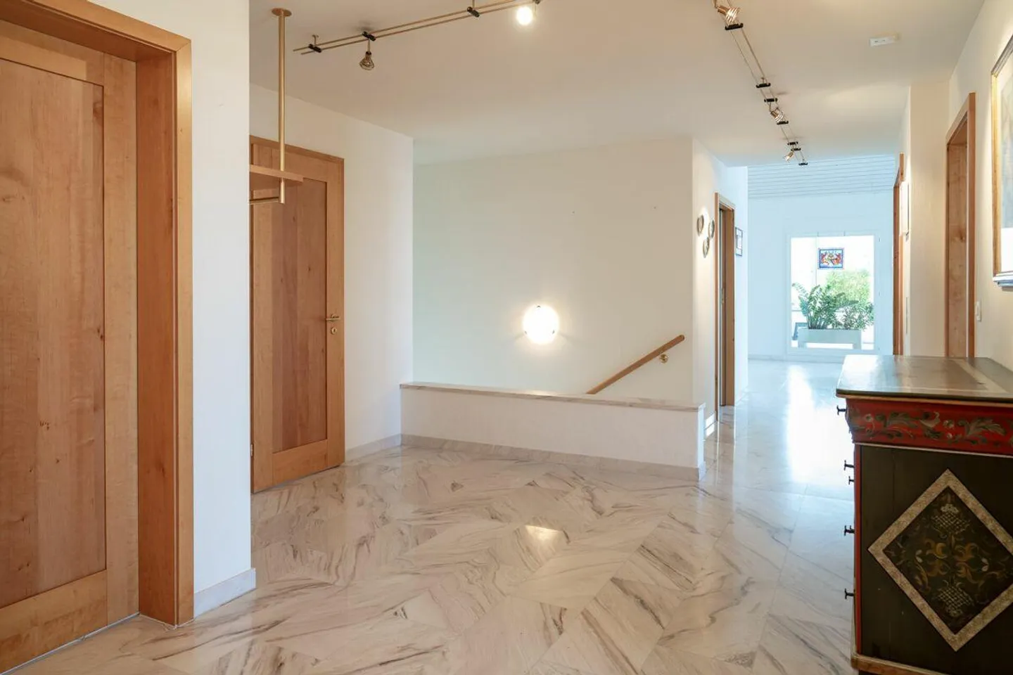 Spacious 5.5 Room Penthouse Apartment - Photo 4 of 19