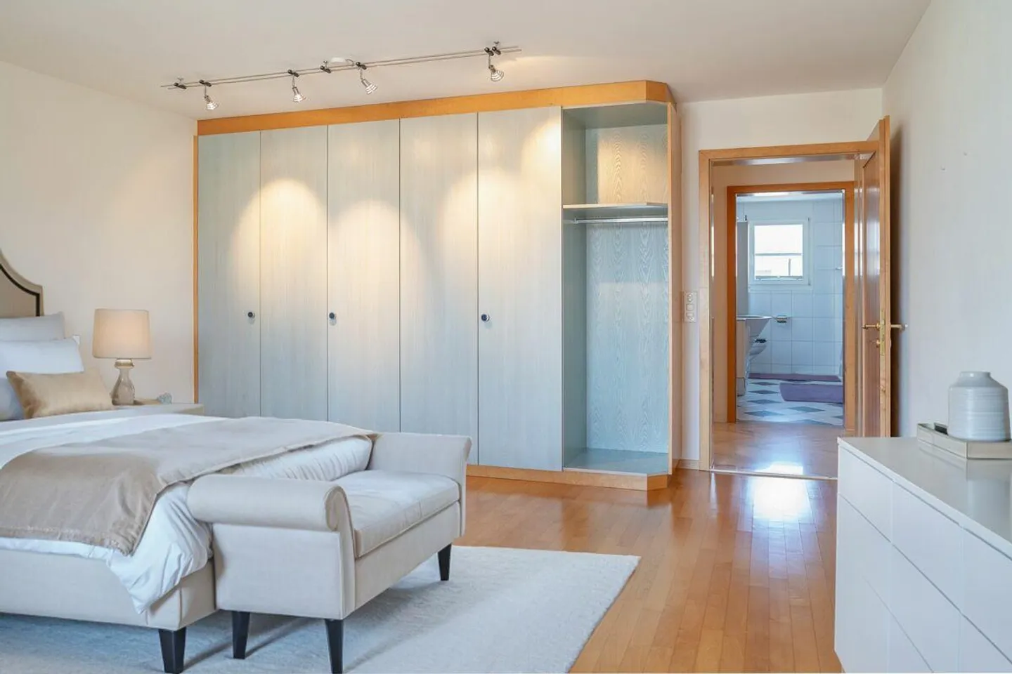 Spacious 5.5 Room Penthouse Apartment - Photo 8 of 19