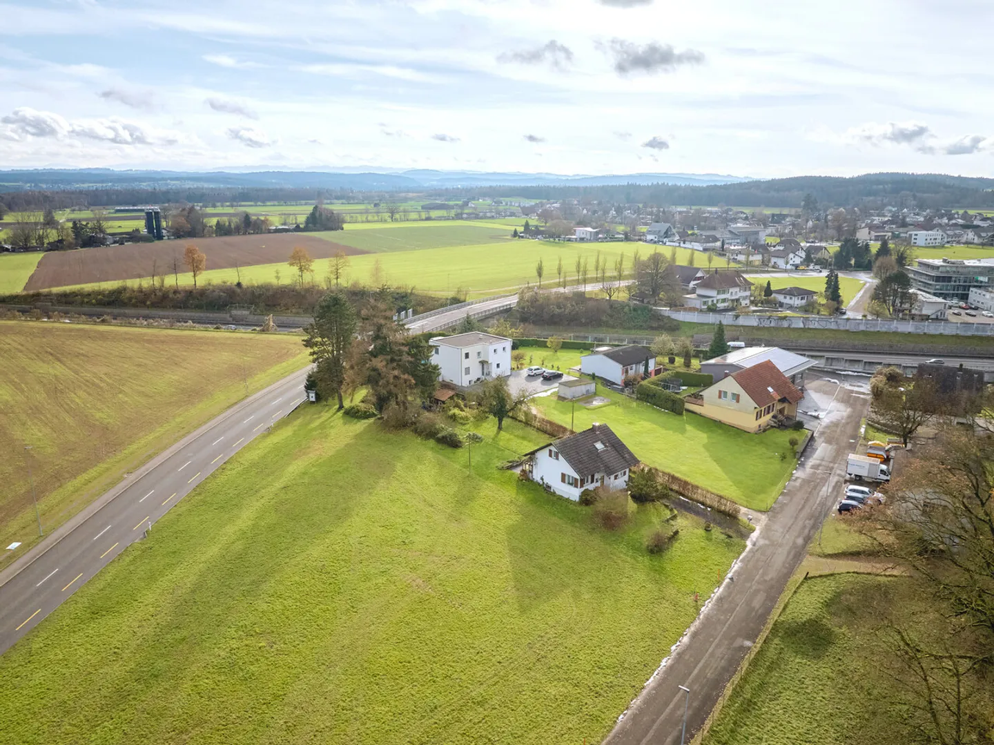 IDEALE PER NUOVI PROGETTI RESIDENZIALI: TERRENO EDIFICABILE DI 1.389 M2 - Foto 1 di 13