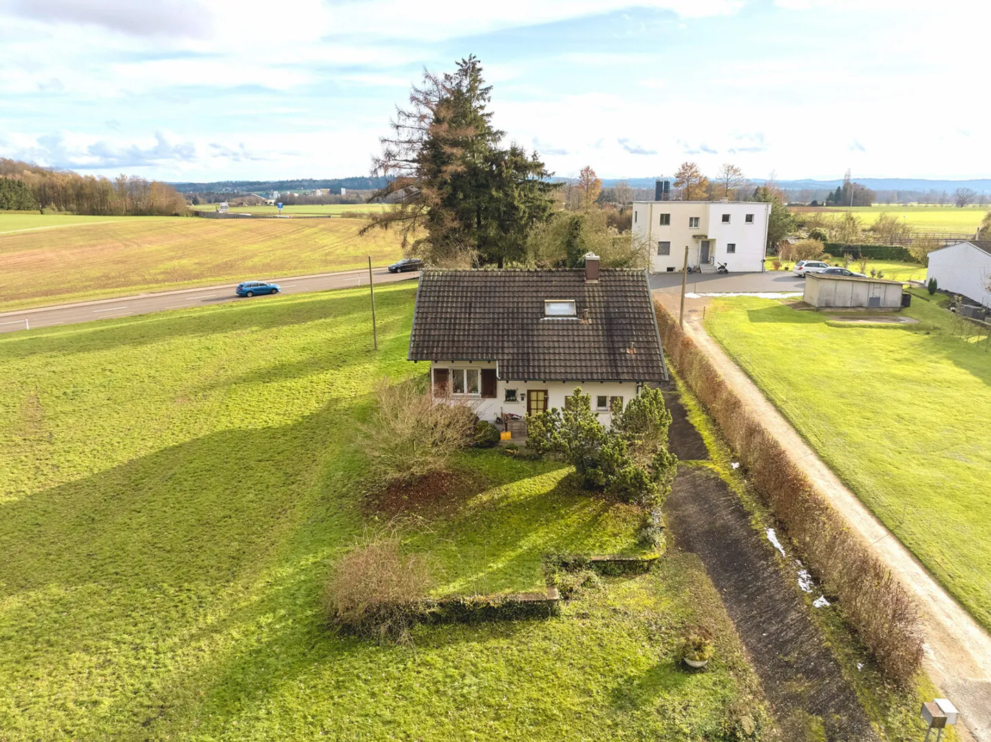 IDEALE PER NUOVI PROGETTI RESIDENZIALI: TERRENO EDIFICABILE DI 1.389 M2 - Foto 4 di 13