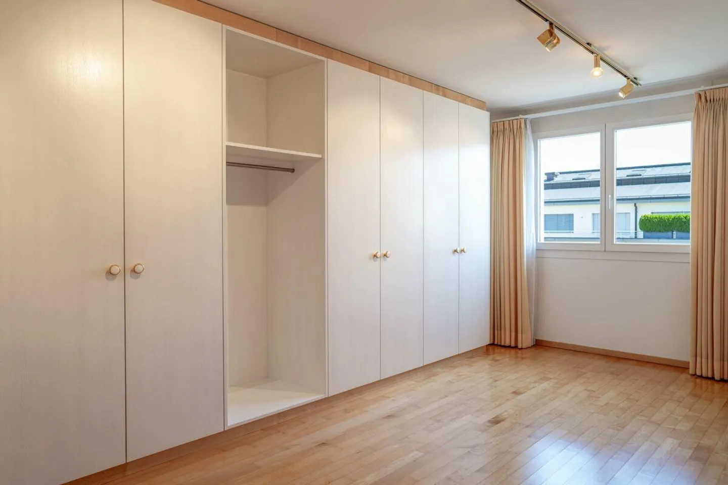 Spacious 5.5 Room Penthouse Apartment - Photo 9 of 19