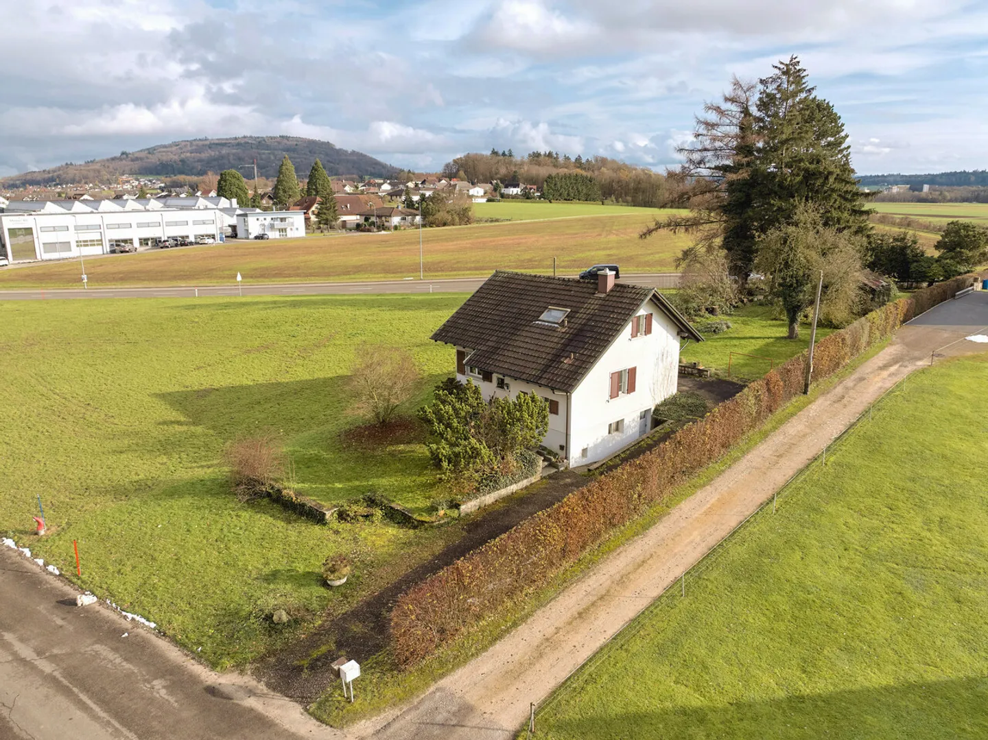 IDEALE PER NUOVI PROGETTI RESIDENZIALI: TERRENO EDIFICABILE DI 1.389 M2 - Foto 5 di 13