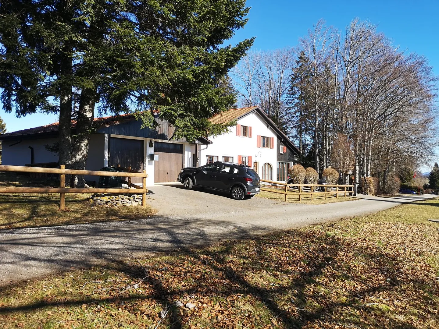 Belle maison individuelle avec 7 pièces dans la Montagne de Moutier (1130m) - Photo 2 sur 64