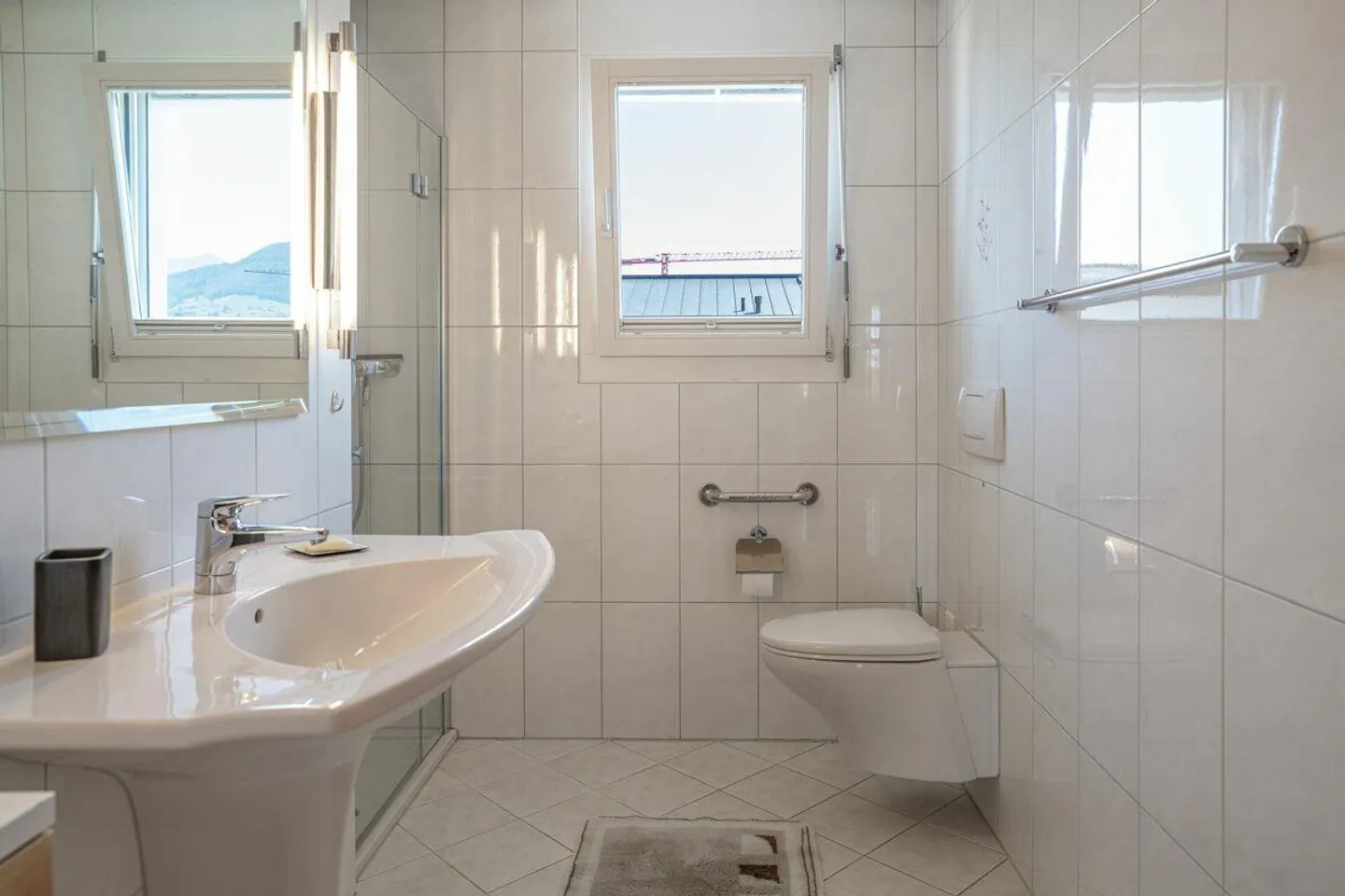 Spacious 5.5 Room Penthouse Apartment - Photo 12 of 19