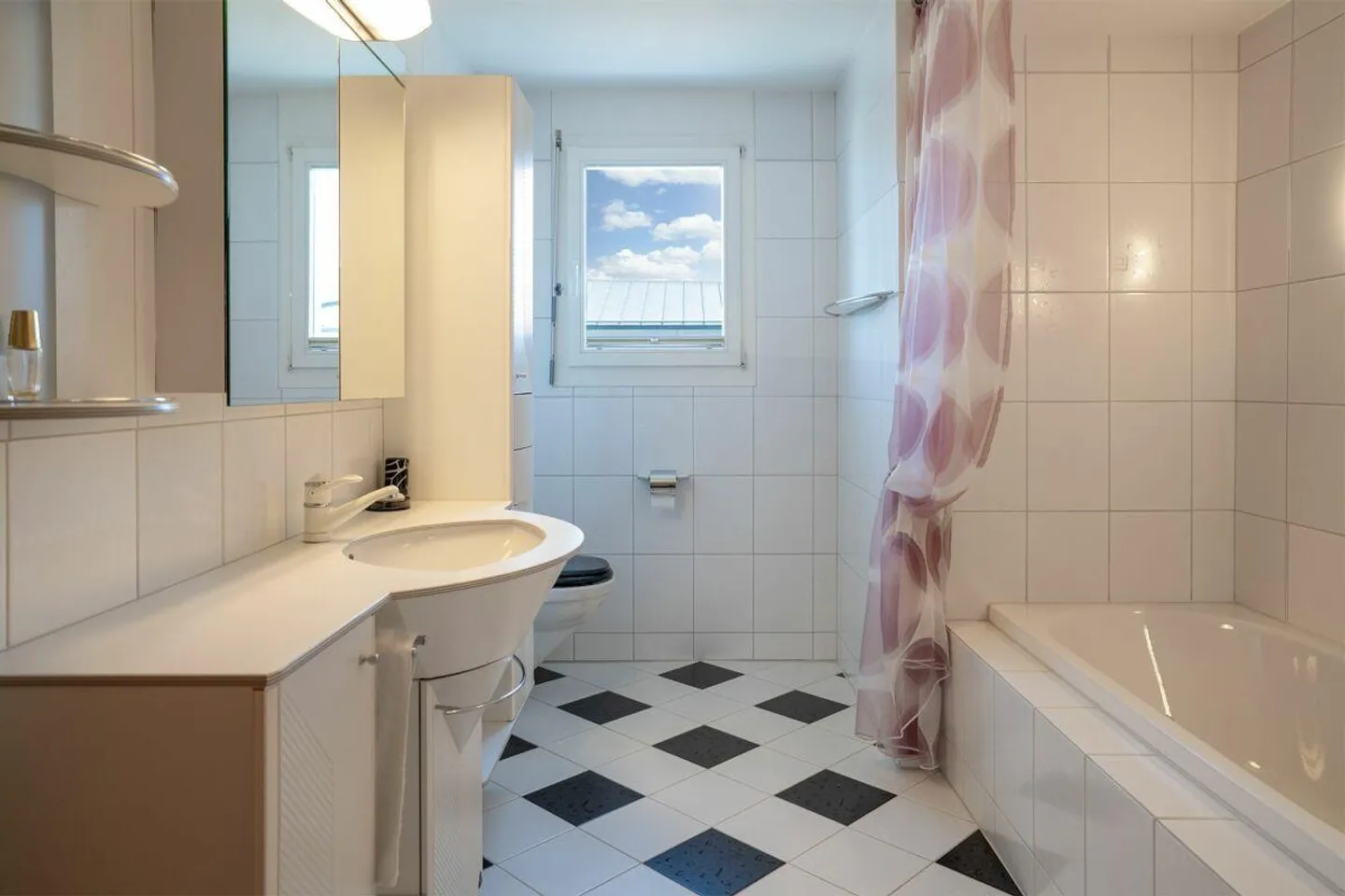 Spacious 5.5 Room Penthouse Apartment - Photo 13 of 19