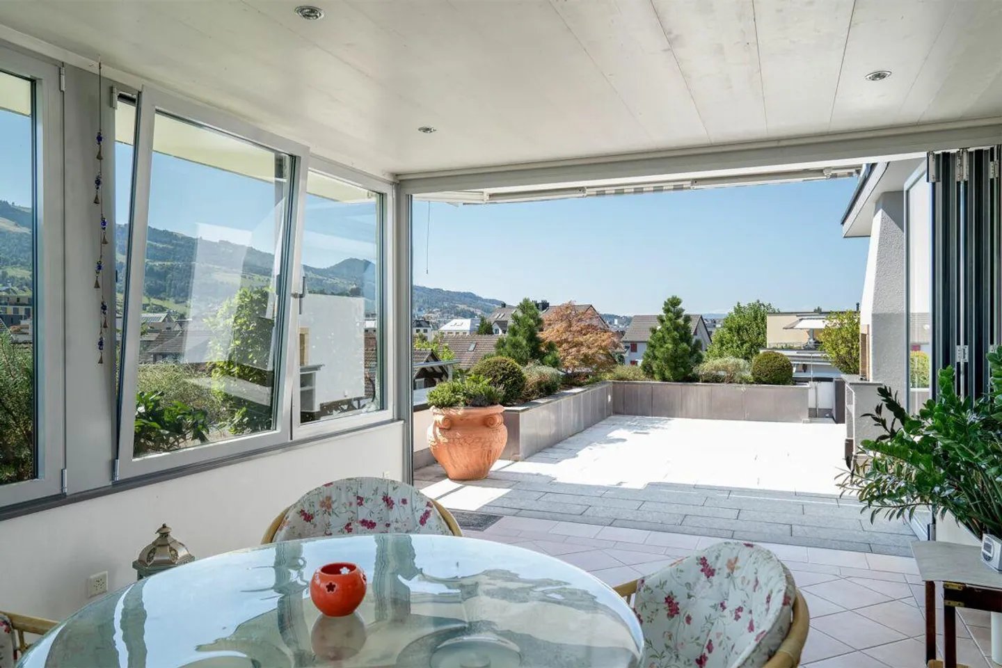 Spacious 5.5 Room Penthouse Apartment - Photo 15 of 19