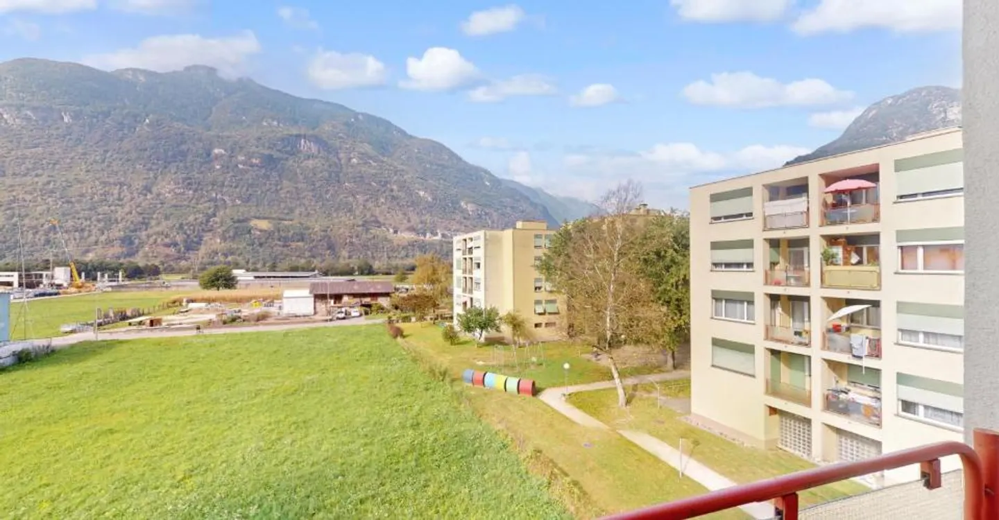 Spacious apartment with balcony - Photo 1 of 8