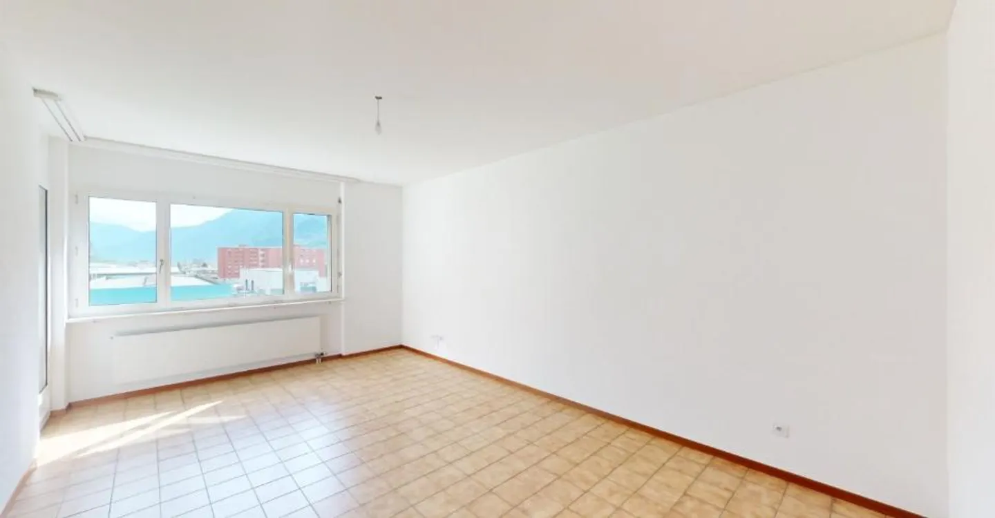 Spacious apartment with balcony - Photo 2 of 8