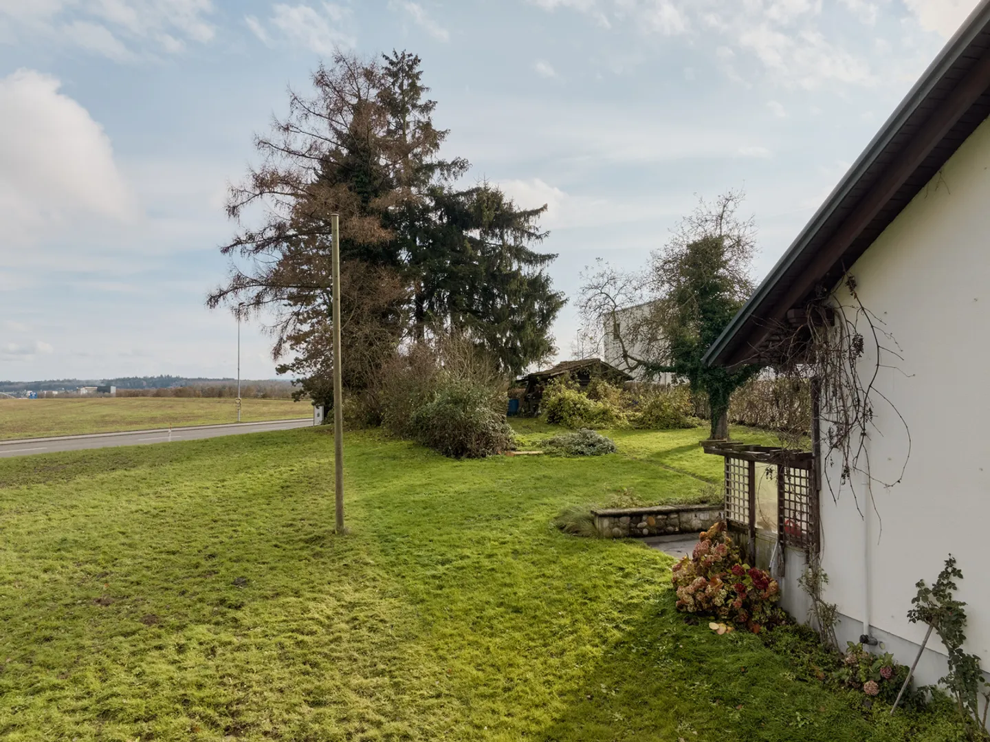 IDEALE PER NUOVI PROGETTI RESIDENZIALI: TERRENO EDIFICABILE DI 1.389 M2 - Foto 8 di 13