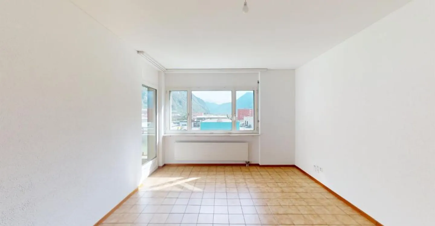 Spacious apartment with balcony - Photo 3 of 8