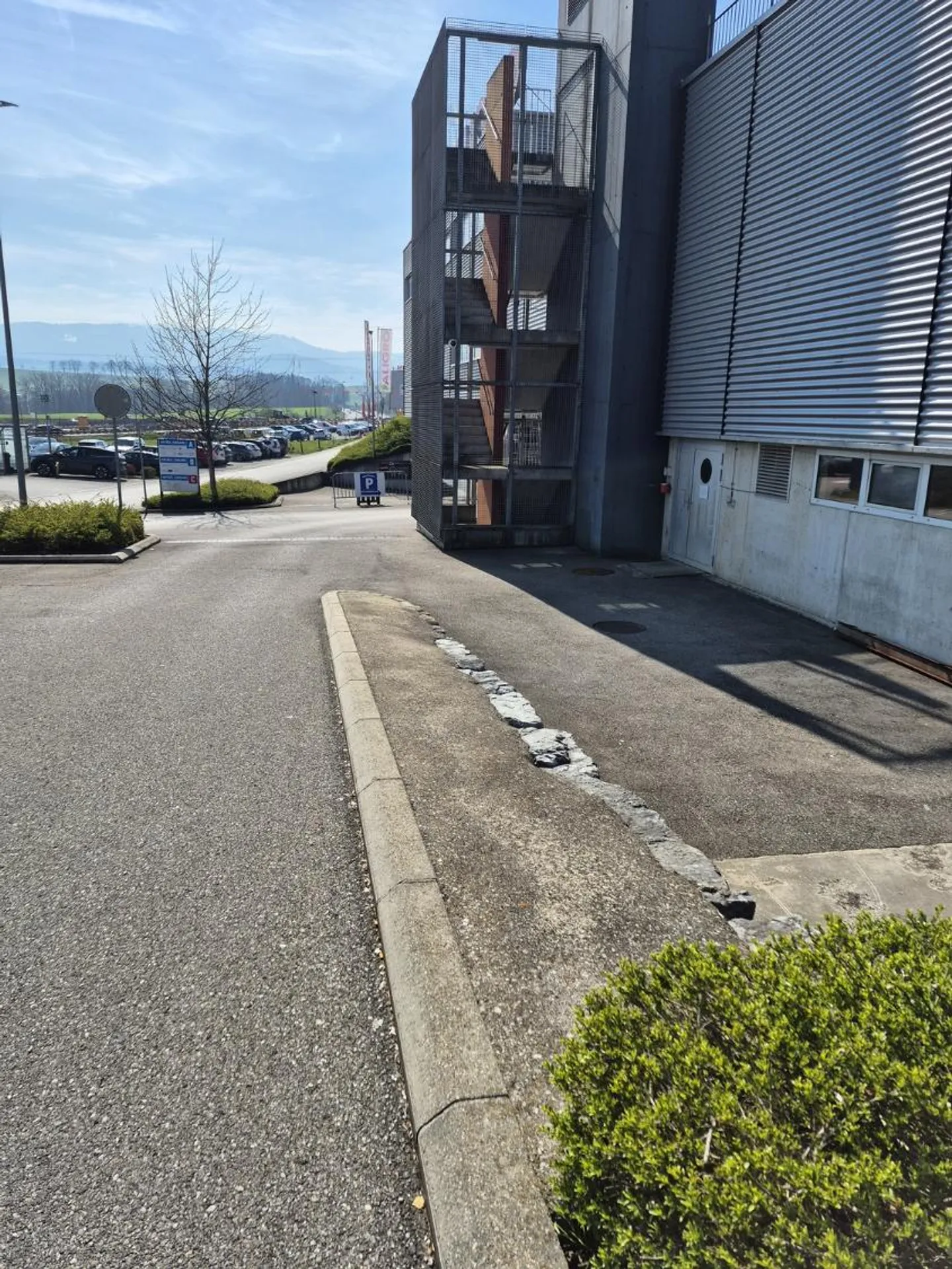 Werkstatt / handwerkliche Fläche im 1. Untergeschoss mit vielseitiger Nutzung - Foto 7 von 8