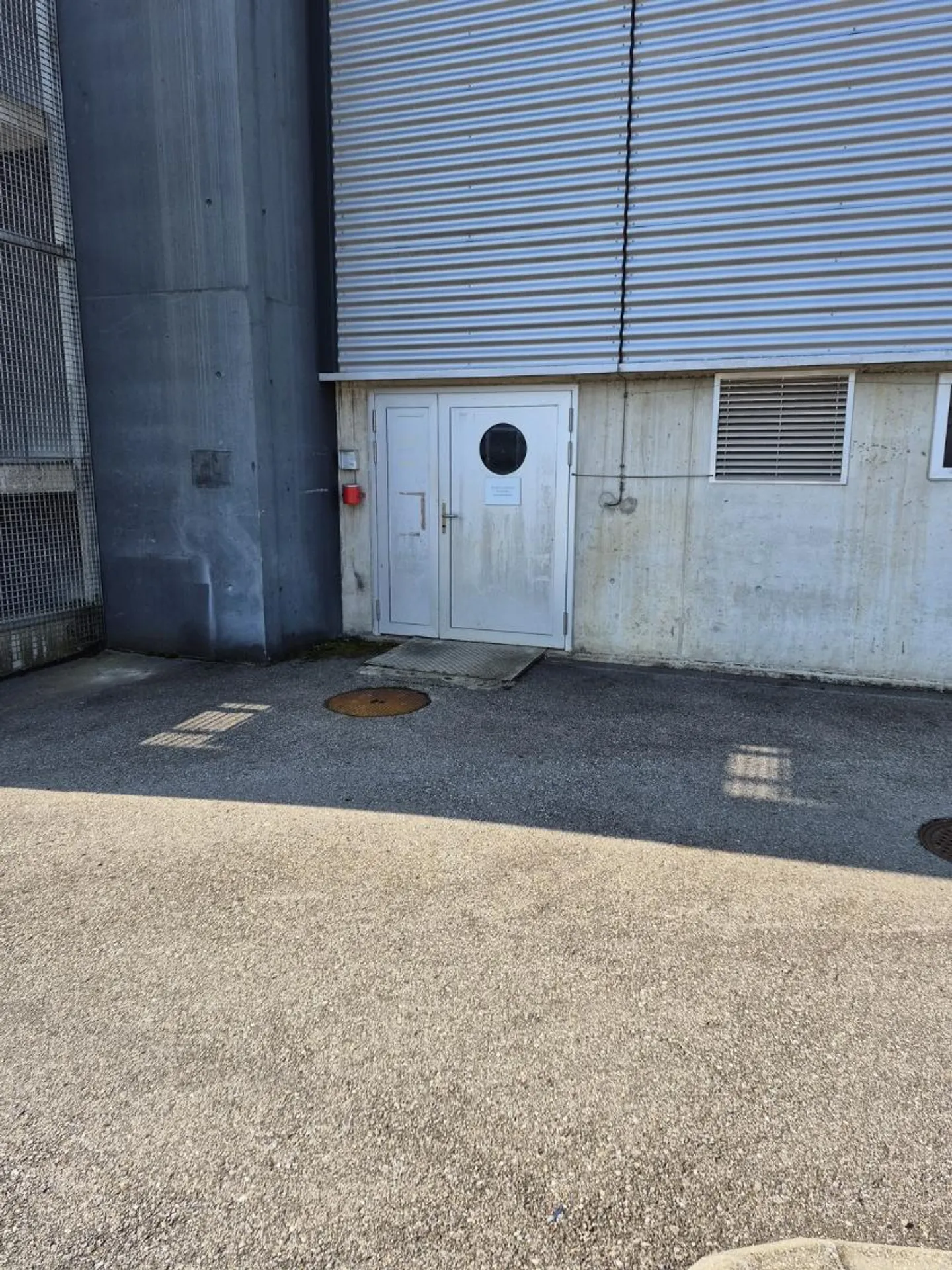 Werkstatt / handwerkliche Fläche im 1. Untergeschoss mit vielseitiger Nutzung - Foto 8 von 8