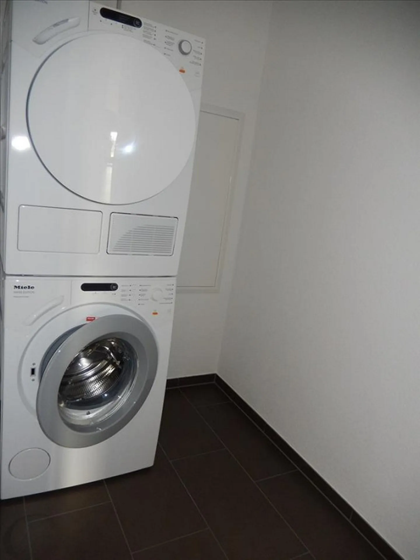 RENT WITHOUT DEPOSIT - Spacious and modern living! - Photo 7 of 7