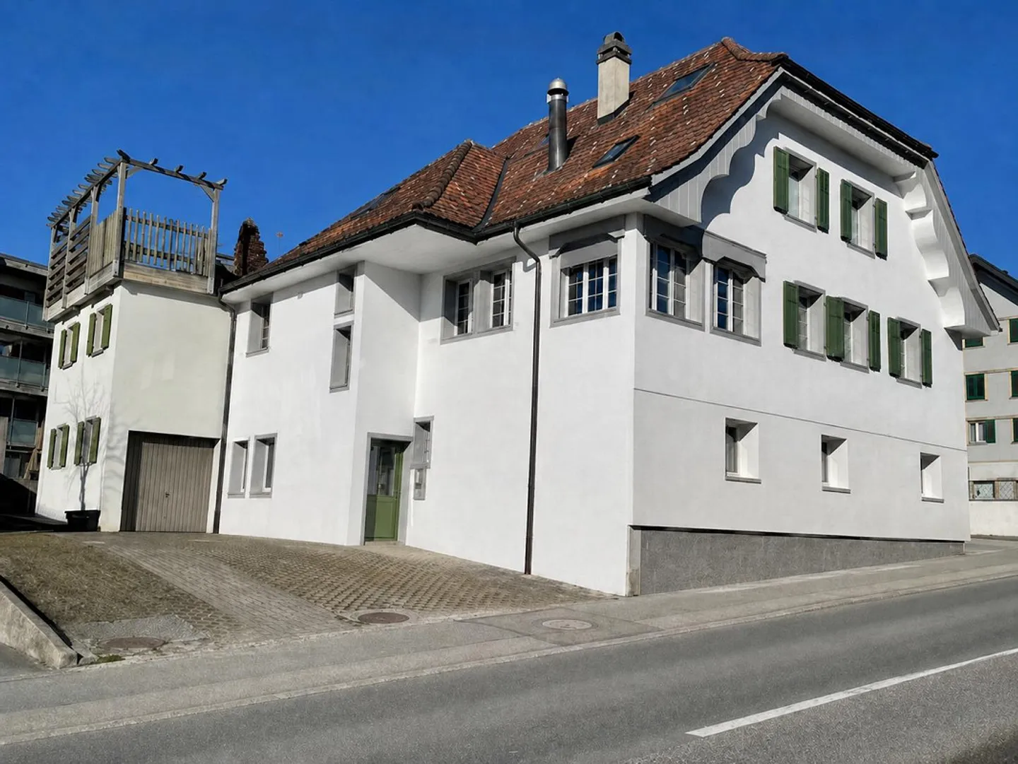 Edificio residenziale e commerciale nel villaggio di Hasle, nell'Entlebuch - Foto 1 di 11