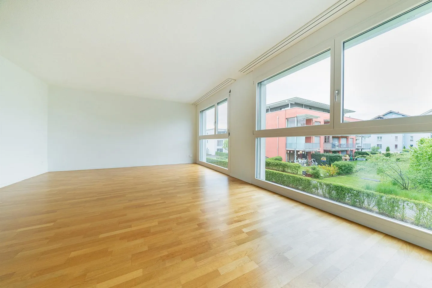 Modern living with a view of the countryside - Photo 4 of 7