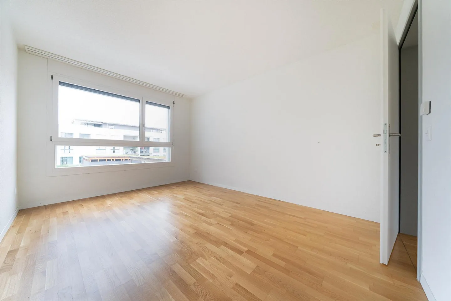 Modern living with a view of the countryside - Photo 5 of 7